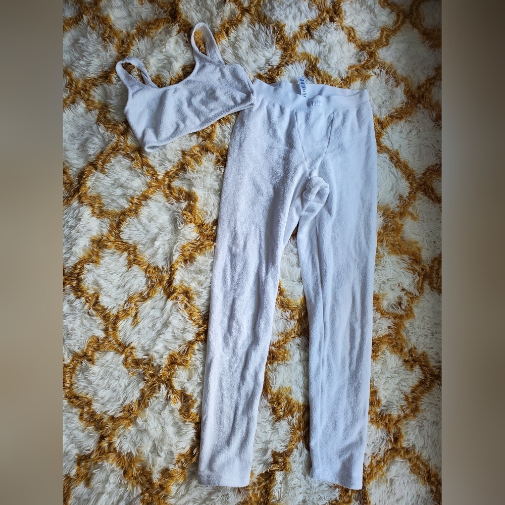 NWOT SKIMS WHITE TERRYCLOTH BRALETTE LEGGINGS LOUNGE SET MEDIUM
